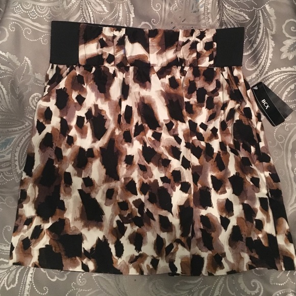 Cheetah print skirt with pockets!
