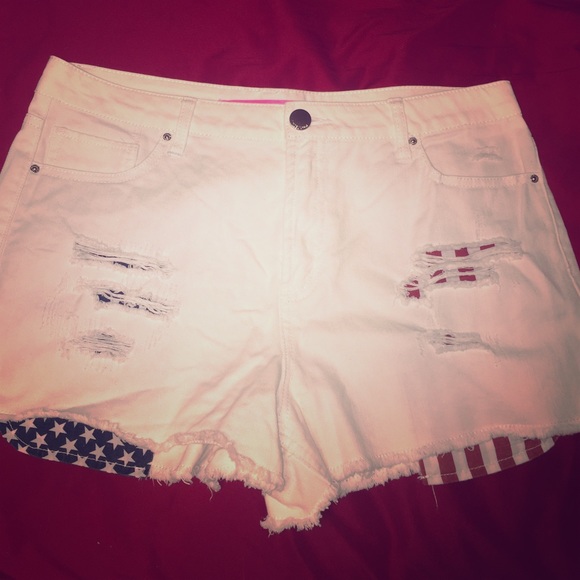 American Flag white shorts! 🇺🇸💙❤️🎉