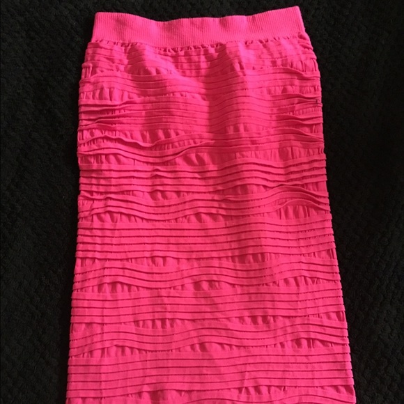 Pink form fitting mini - Picture 3 of 4