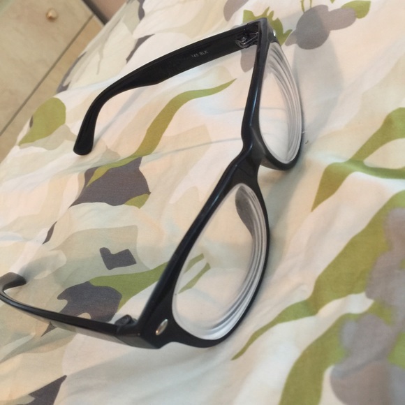 Prescribed glasses -4.50 includes case.