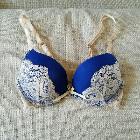 (SOLD) Victoria's Secret Bra size 36B