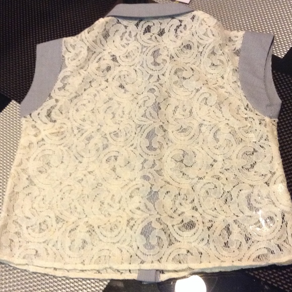 Lace bcbg button up - Picture 2 of 2