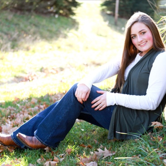 Meet your Posher, Rosalyn - Picture 1 of 1