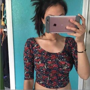 HOLLISTER CROP TOP 🐷