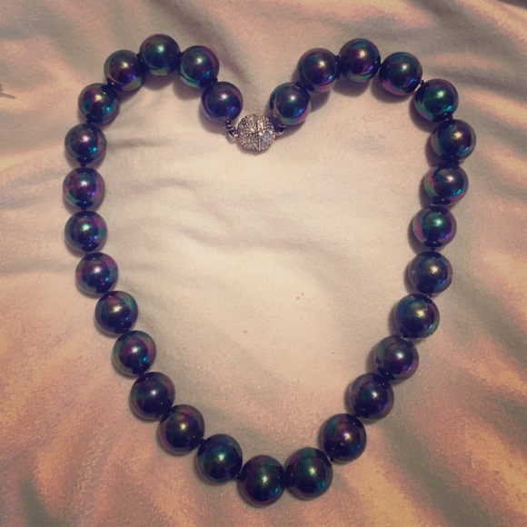 Gorgeous Faux Blk Pearl an silver diamond clasp