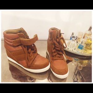 NWT Camel Colored ZigiSoho "Tamar" Wedge Sneakers