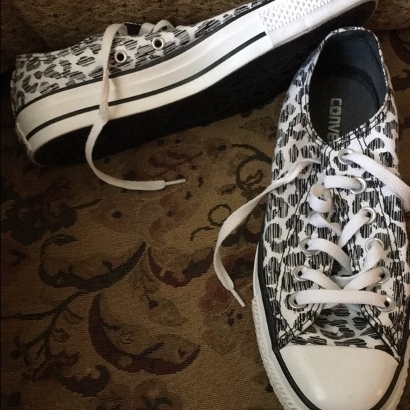 Cheetah print size 8 women's converse