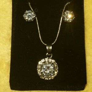 Pendant set