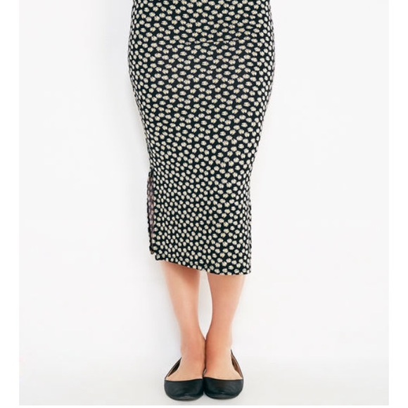 NWT daisy midi skirt with silt - Picture 2 of 3