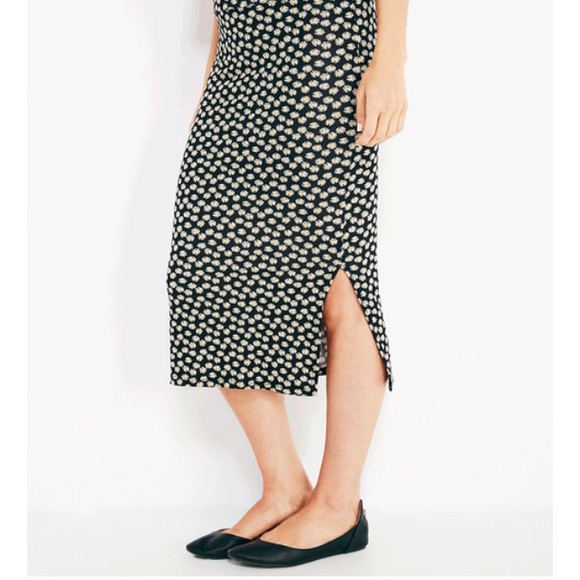 NWT daisy midi skirt with silt - Picture 3 of 3