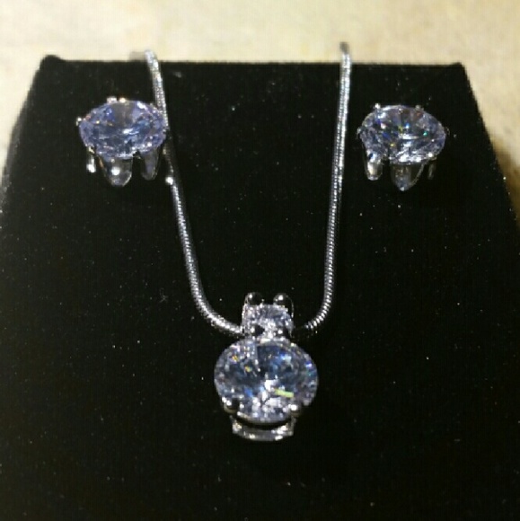Pendant set