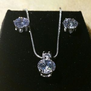 Pendant set