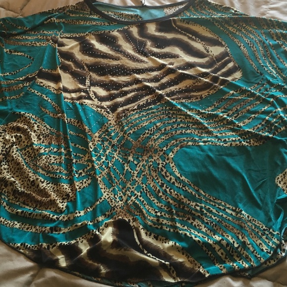 Traded Cute flowy cool print top