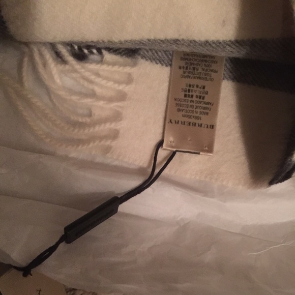 Bnwt Burberry 100% cashmere scarf in ivory - Picture 4 of 4