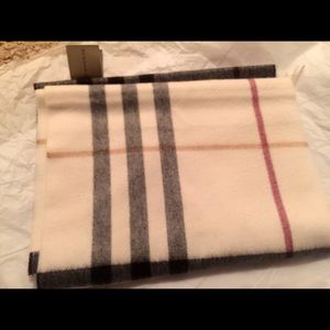 Bnwt Burberry 100% cashmere scarf in ivory