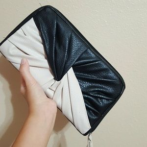 Jessica Simpson clutch