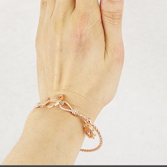 Rose gold anchor rudder bracelet - Picture 2 of 3