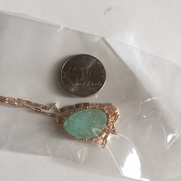 Light mint faux Druzy gold necklace & earrings - Picture 4 of 4