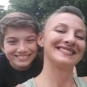 Meet your Posher, Niki'