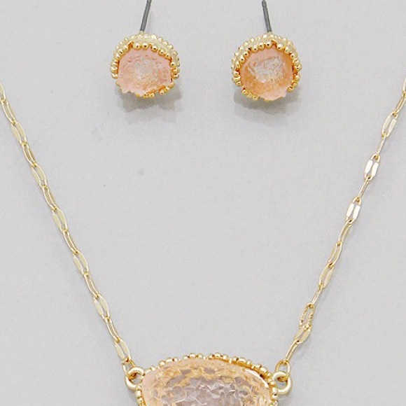 Pink faux Druzy gold necklace & earrings - Picture 2 of 5