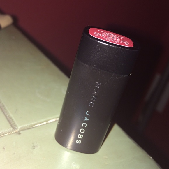 Marc Jacobs 216 kiss kiss bang bang lipstick