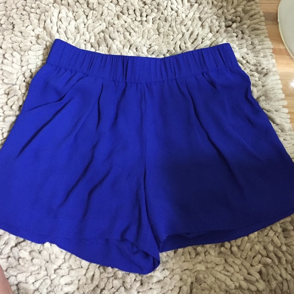 NWOT🌸PRICE DROP Bcbgmaxazria royal blue shorts