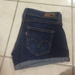 Levis shorts size 25