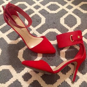 Red cuff ankle pumps