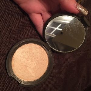 Becca moonstone highlight