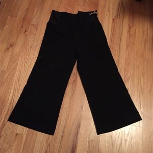 Black nwt maternity capris