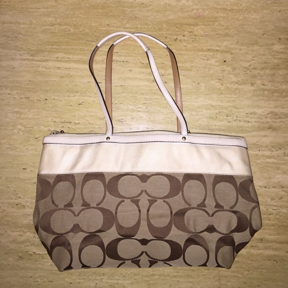 🚨FINAL SALE!!!🚨 Coach Signature Tote Purse - Picture 2 of 4