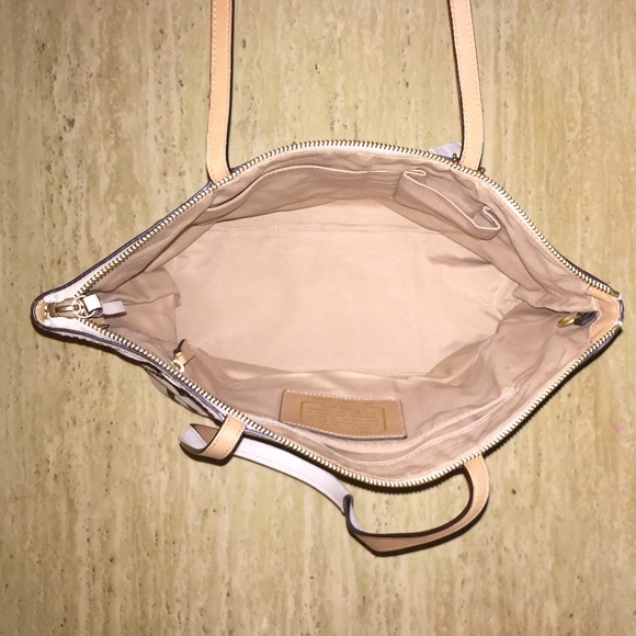 🚨FINAL SALE!!!🚨 Coach Signature Tote Purse - Picture 3 of 4