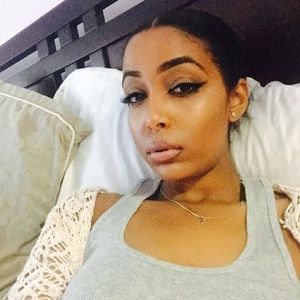 Meet your Posher, Demi