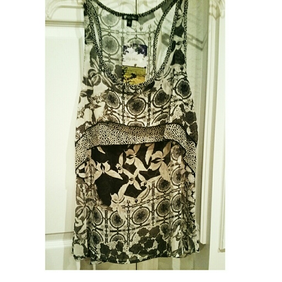 LILY WHITE SLEEVELESS TOP