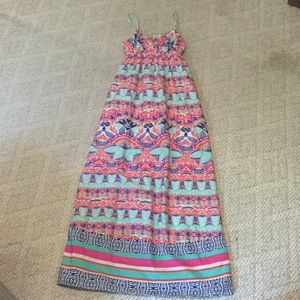 Beautiful Maxi Dress in A Tropical Pattern!