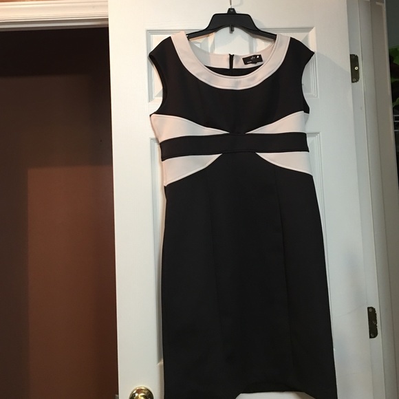 Sleeveless cream and black dress