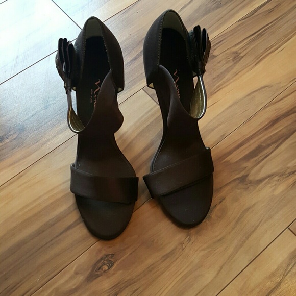 Nina chocolate color 3 1/2 inch heel