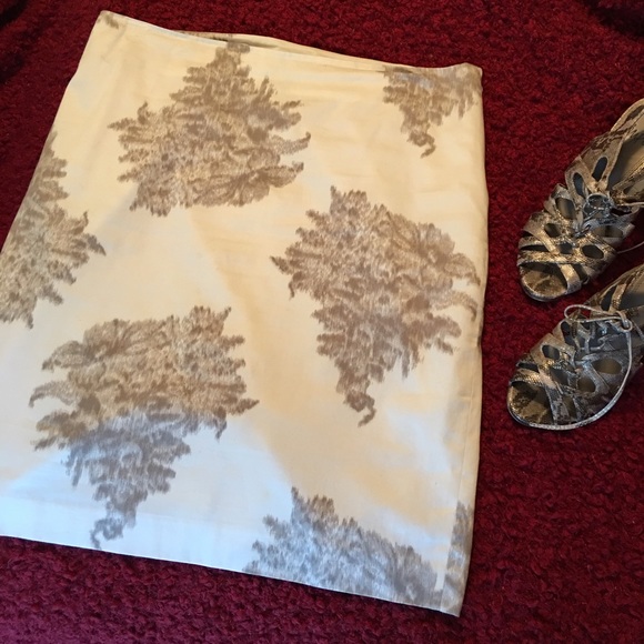 Ann Taylor printed pencil skirt. Sz 12.