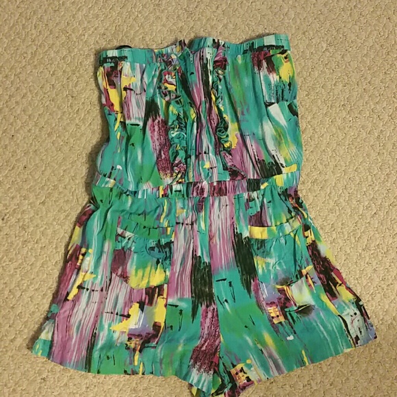 Strapless Vibrant color Romper