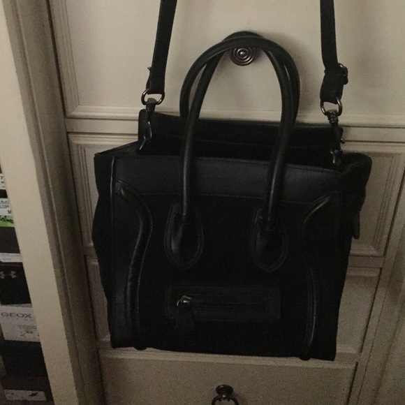 Black leather handbag....