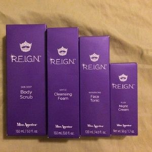 4 p c lot of facial products