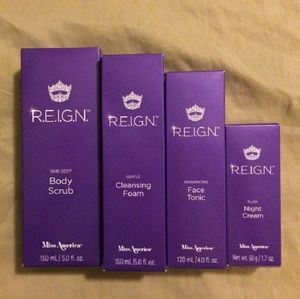 4 piece lot of facial cleansing products