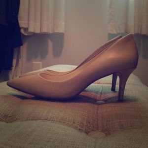 Banana Republic Nude Leather Pumps