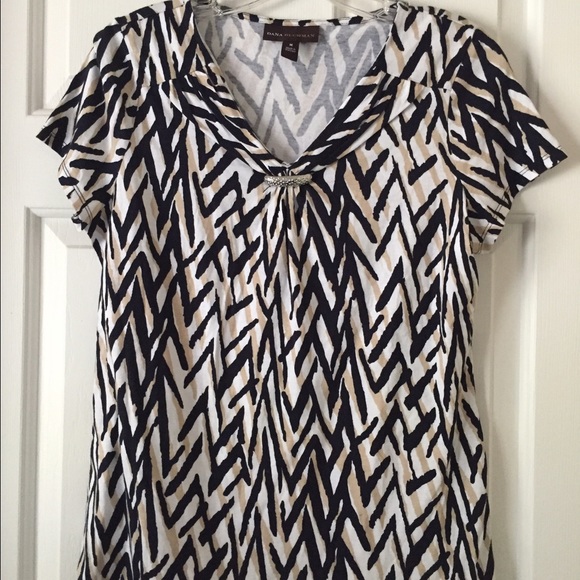 Soft, pretty & comfortable! Beautiful top🌹