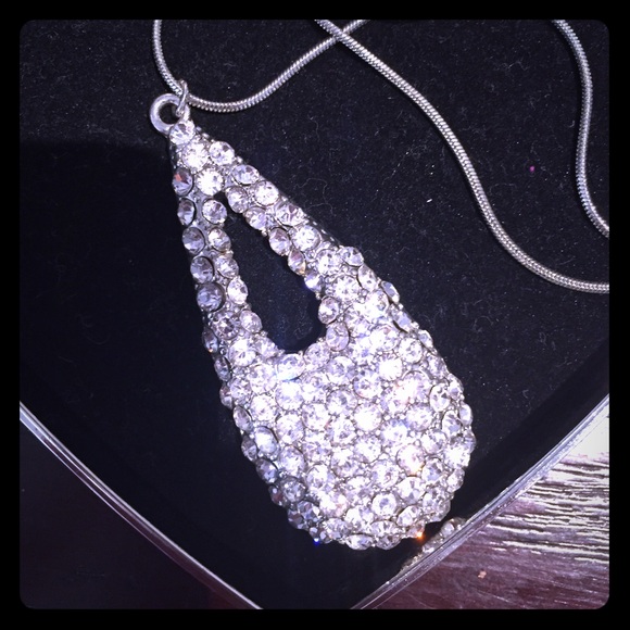 Rhinestone pendant necklace