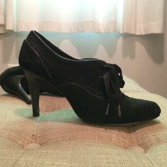 Moda Black Suede Booties