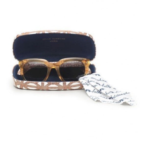 Stella & Dot blonde miramar sunglasses 😎