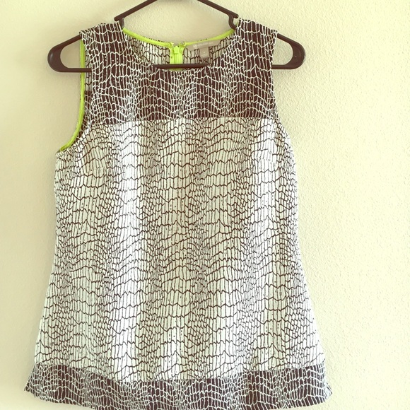 Banana Republic textured zipper back shirt