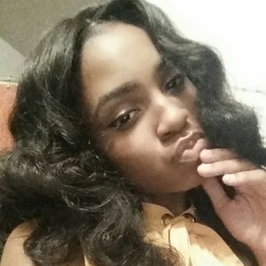 Meet your Posher, Markia