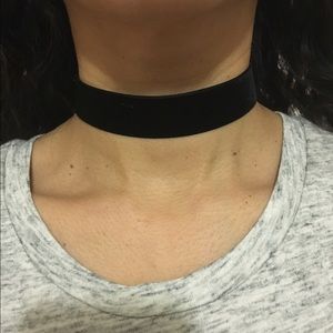 Velvet choker necklace. *FREE gift with purchase*